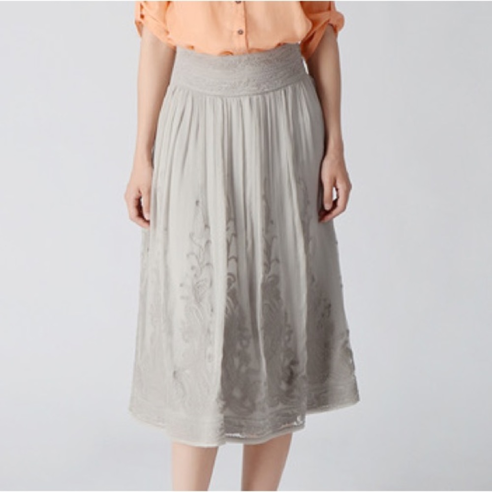 **NWOT ** 100% Silk Elegant Embroidered Skirt